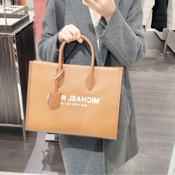 Michael Kors Mirella medium tote crossbody - Picture 10 of 10